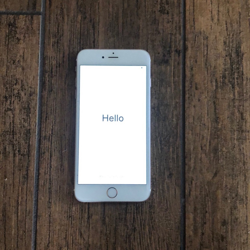 iPhone 6S Plus w/ 3 Cases